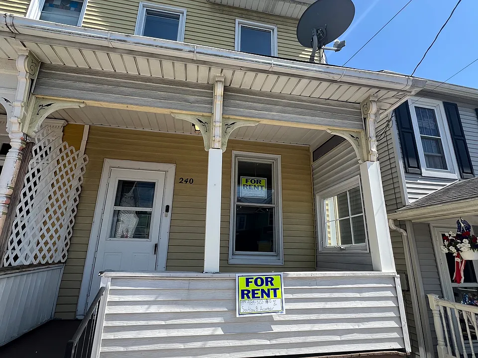 240 W Ridge St #1