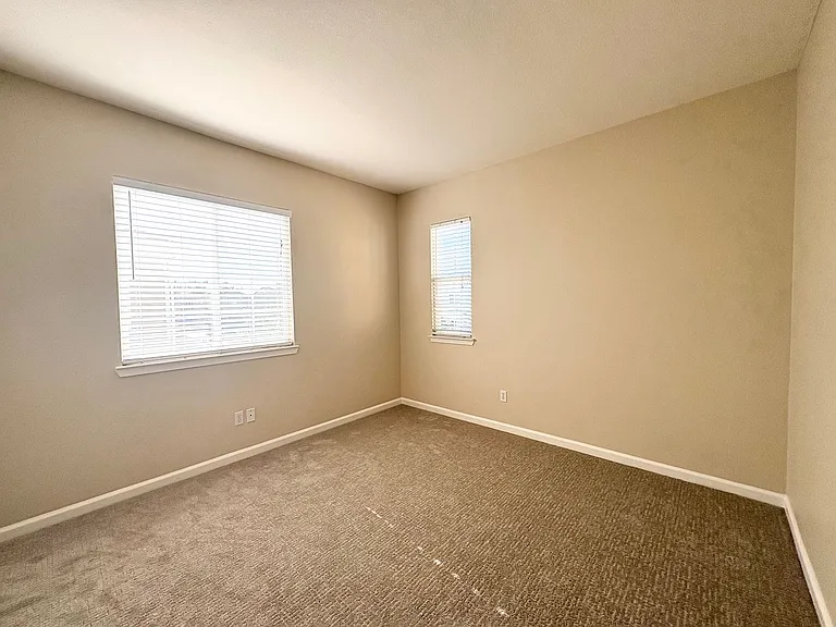 546 Almanor St — Photo 20