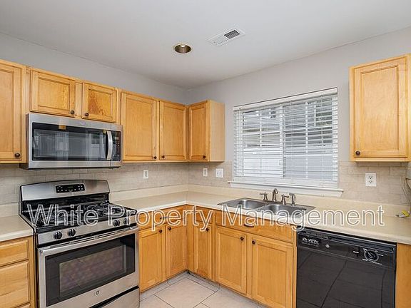 5th image of 9036 Meadowmont View Dr
