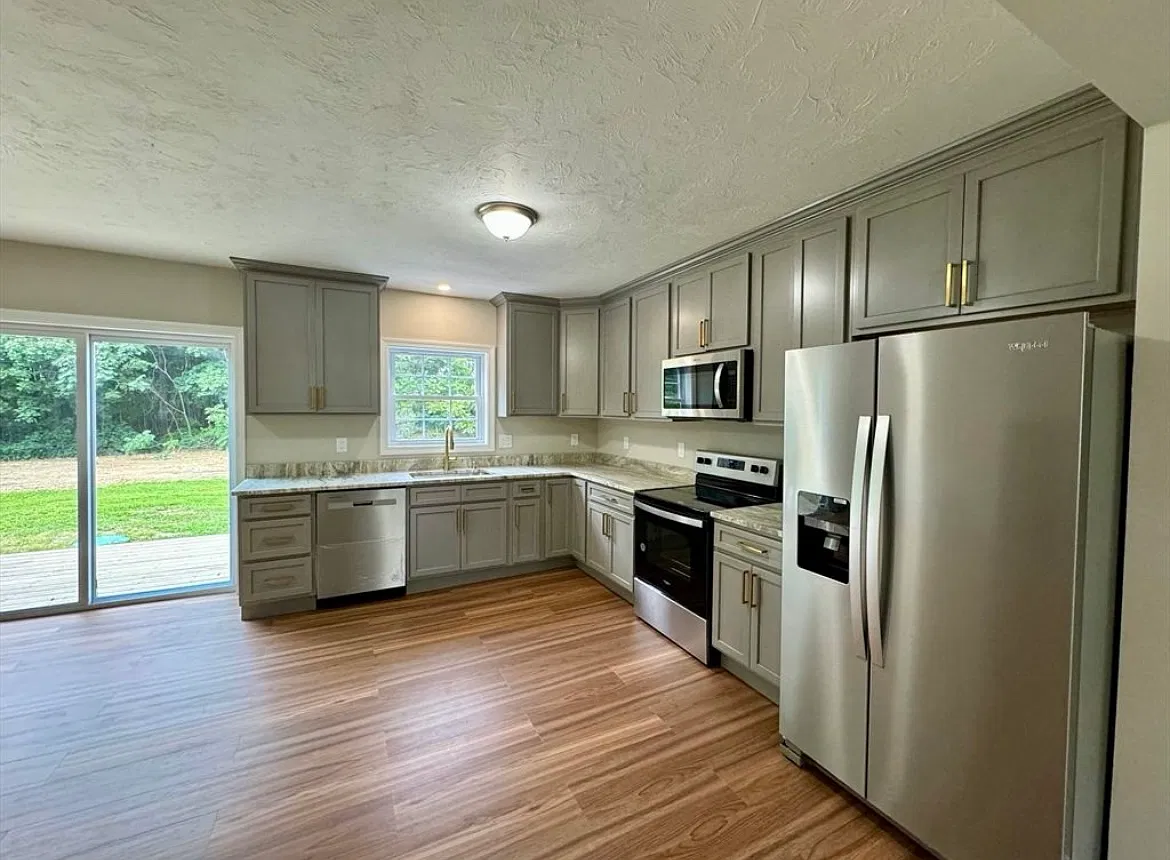 3 bed, 2.5 bath, $2,700 — Photo 2