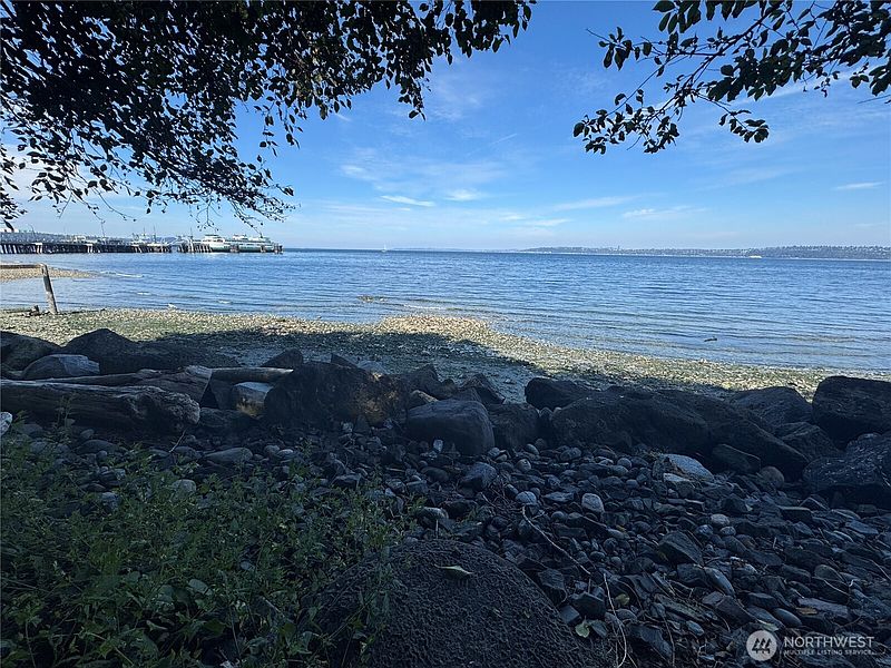 3rd image of 10016 SW Bunker Trail