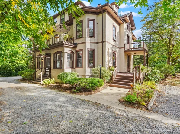 595 Watertown St #1, Newton, MA 02460