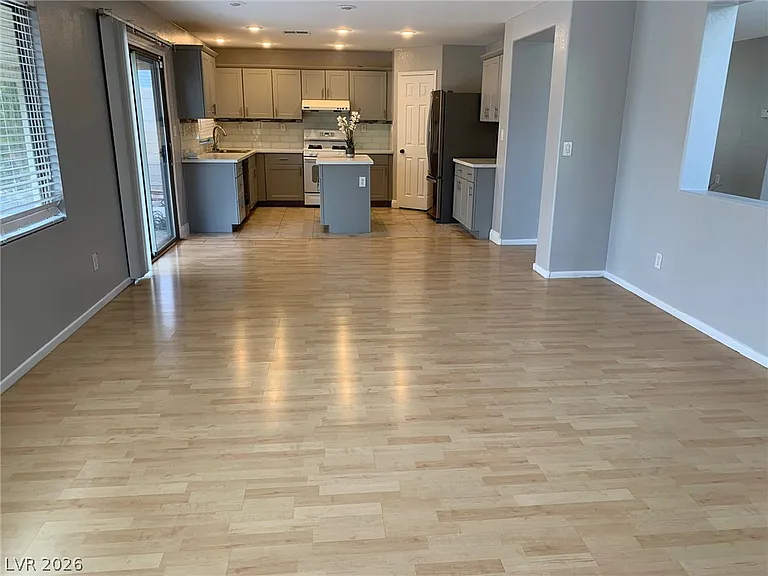 9933 W Diablo Dr — Photo 10