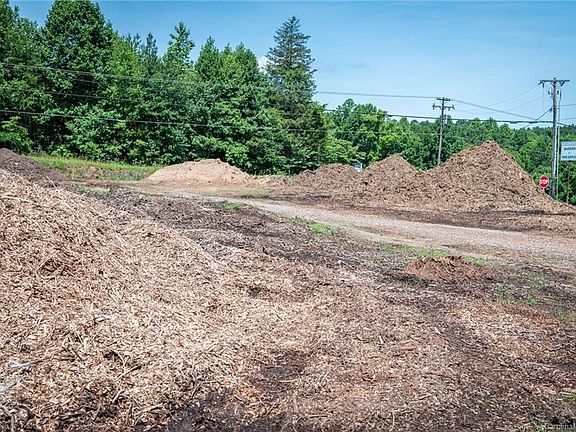 2nd image of 104 Deer Meadows Ln