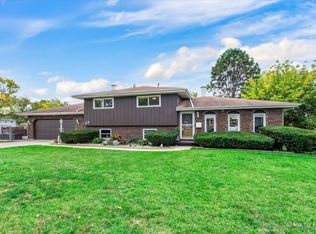 25 W Taylor Rd, Lombard, IL 60148