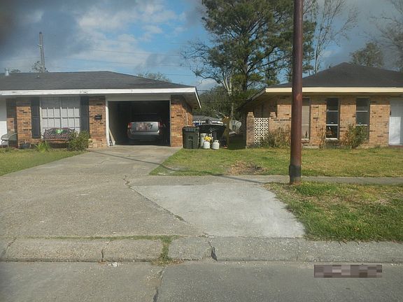 3rd image of 215 Douglas Dr