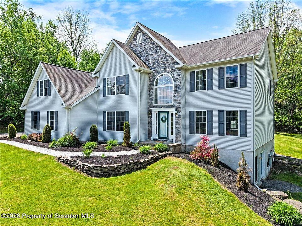1st image of 15 Deerfield Dr