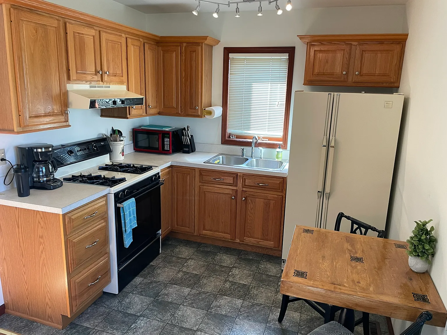 1 bed, 400 sqft, $1,200 — Photo 3