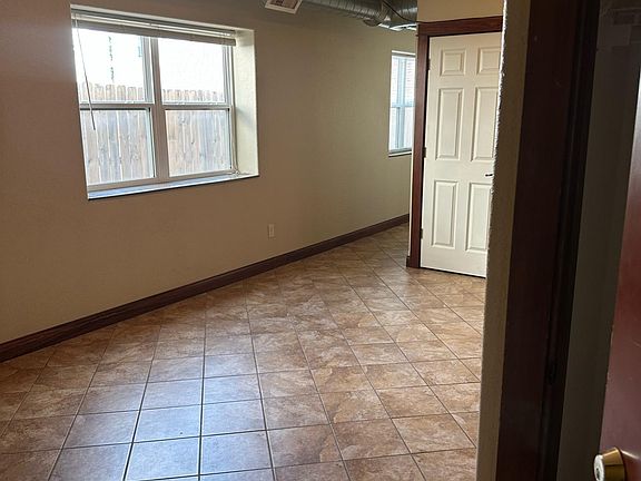 5th image of 515 E College St APT 4