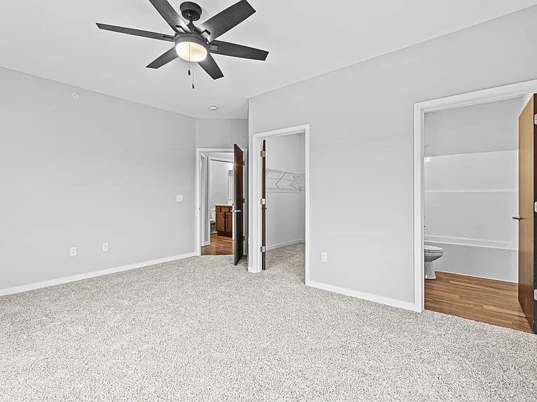 Spring Rose Cir — Photo 34
