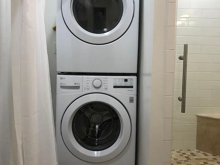 Full sized LG Washer/Dryer- New!