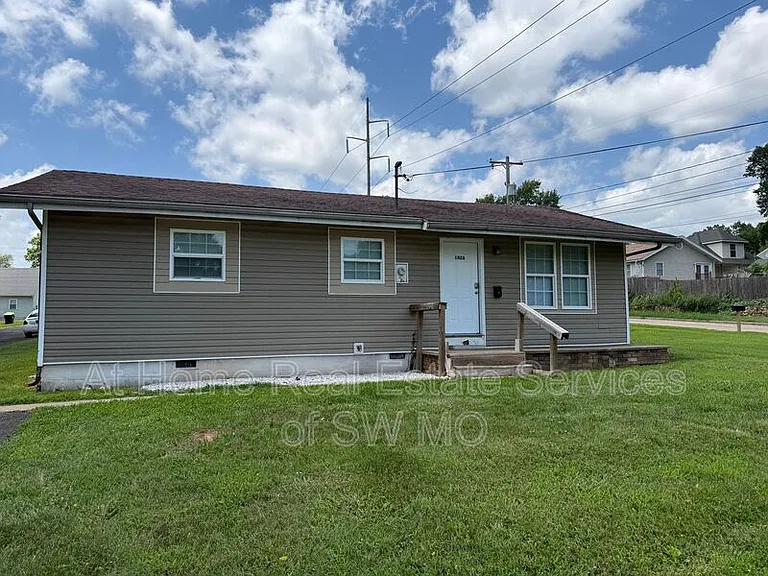 1426 W State St — Photo 2