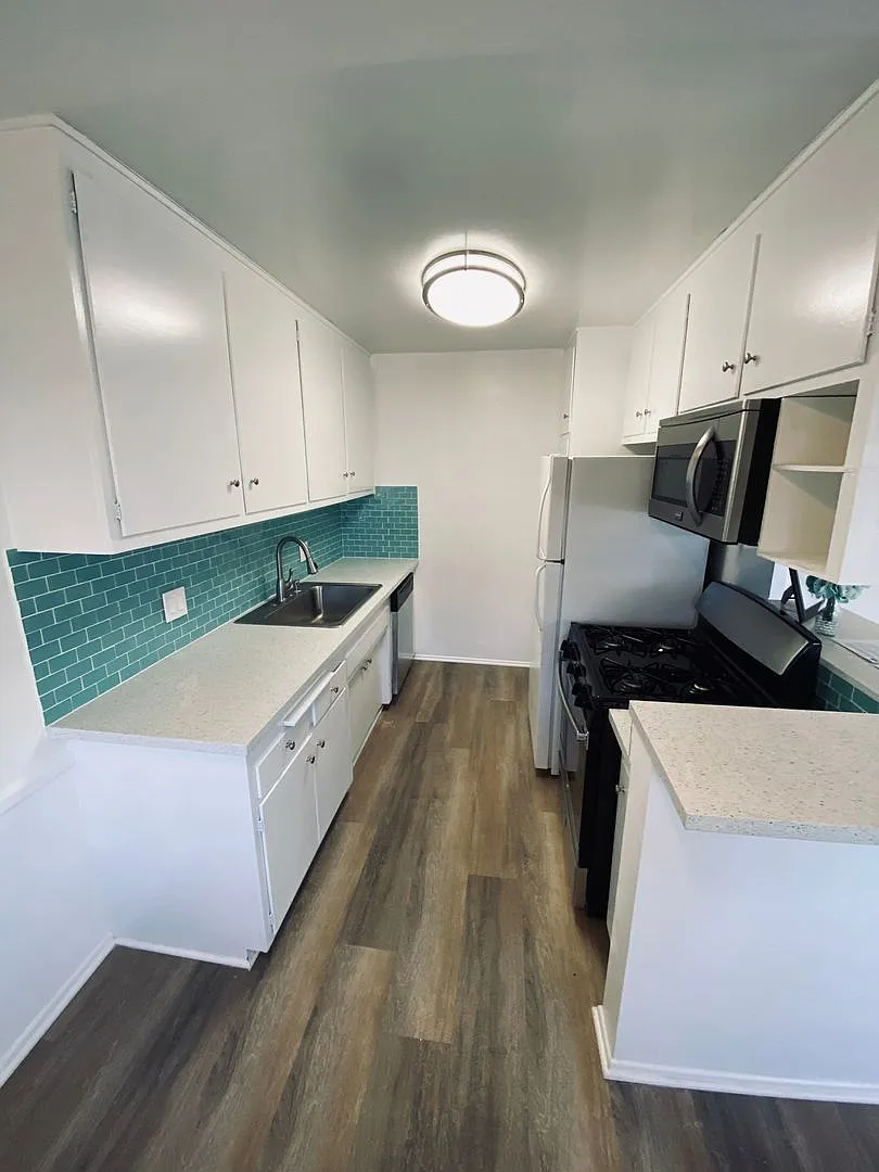 15114 Dickens St. — Photo 4