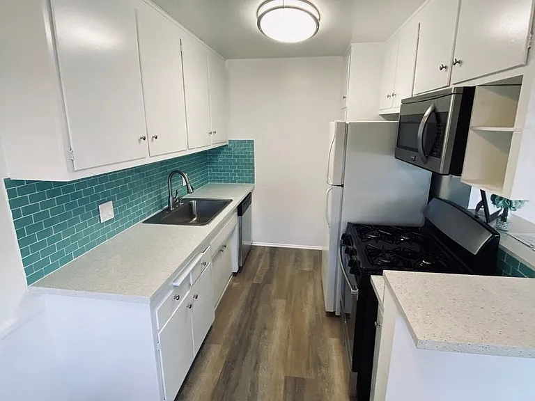 15114 Dickens St. — Photo 4