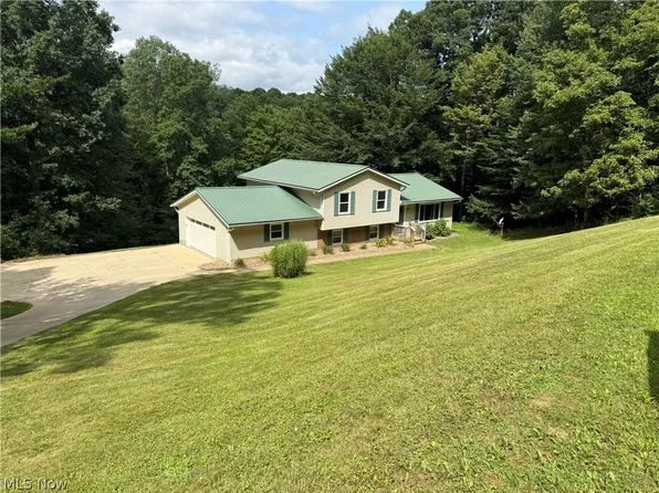 2699 Ruswil Dr, Millersburg, OH 44654