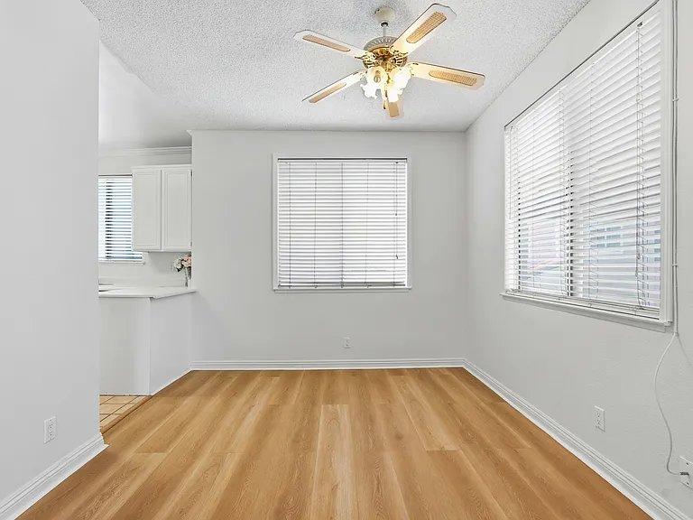 13901 Olive View Ln — Photo 18
