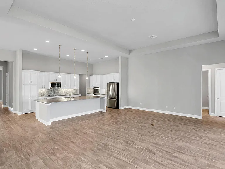 665 Mosaic Blvd — Photo 8