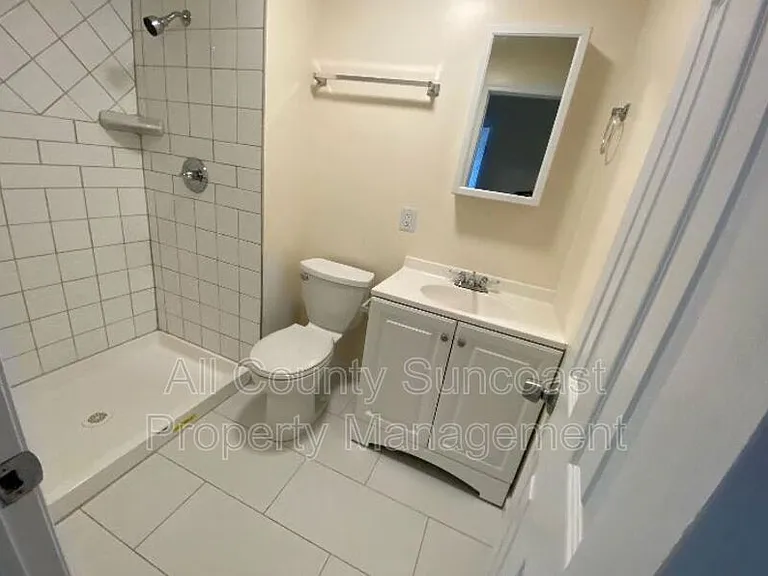 713 Seneca St #D — Photo 8