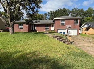 325 N Van Buren St, Henderson, TX 75652
