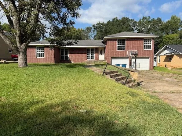 325 N Van Buren St, Henderson, TX 75652