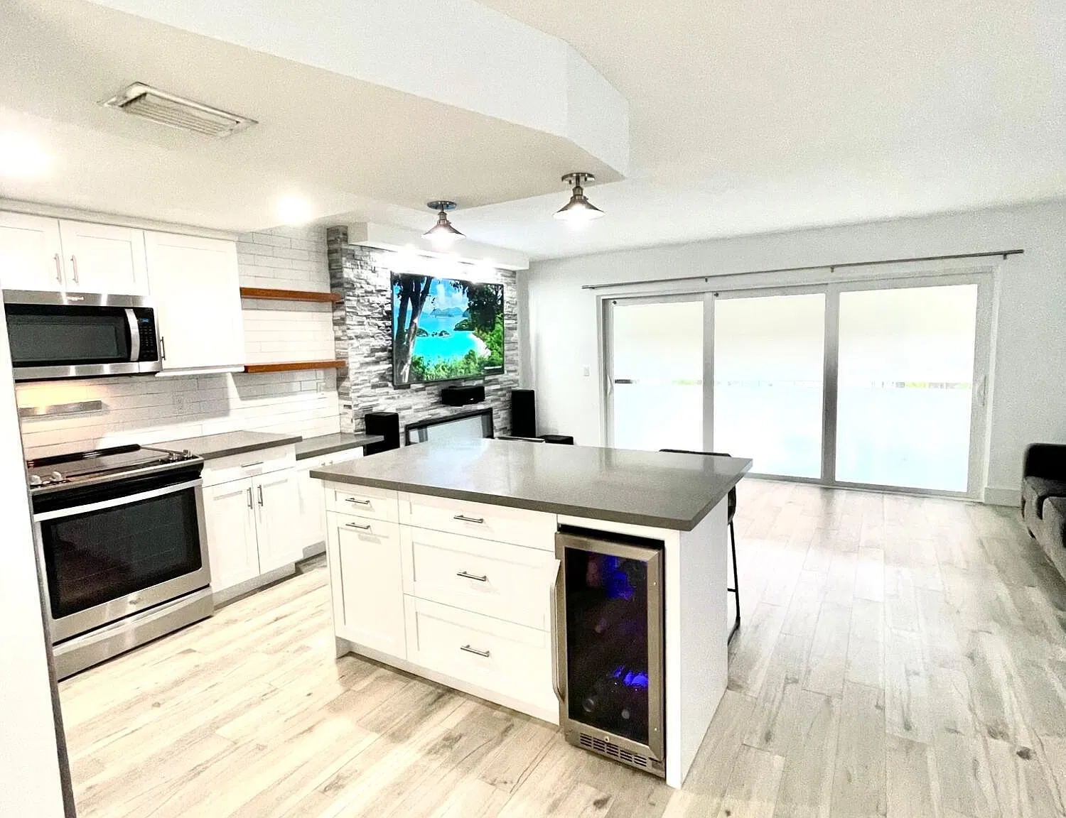 1 bed, 1.0 bath, 722 sqft, $2,100 — Photo 4