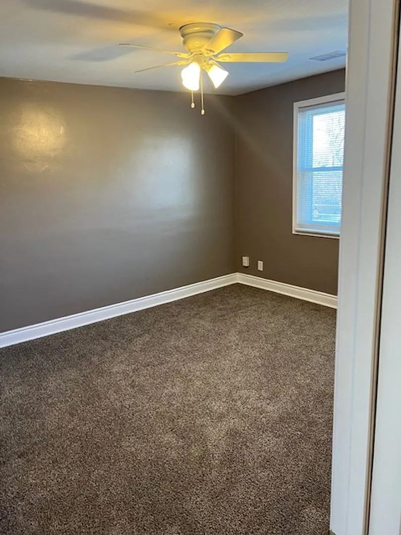 3 Bedroom Home with Basement and yard — Photo 4