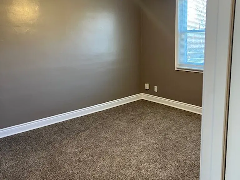5905 The Alameda — Photo 4