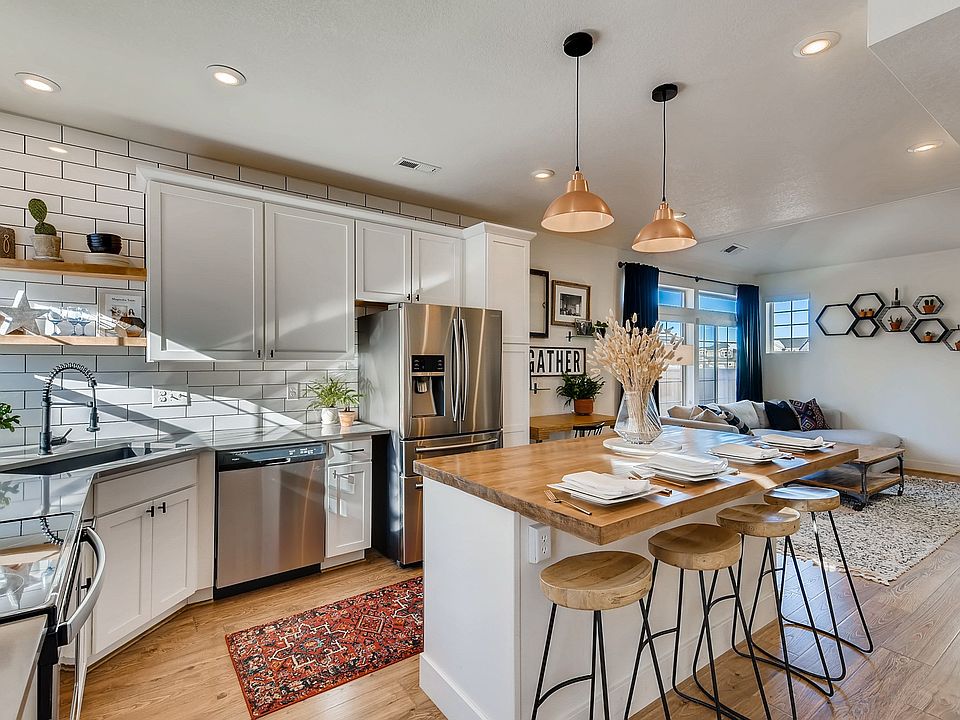 15 Kitchen.jpg