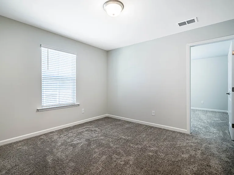 1400 Hollyview Ave — Photo 38