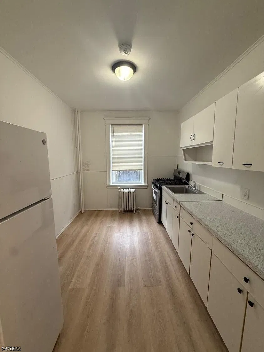 1 bed, 1.0 bath, $1,700 — Photo 3