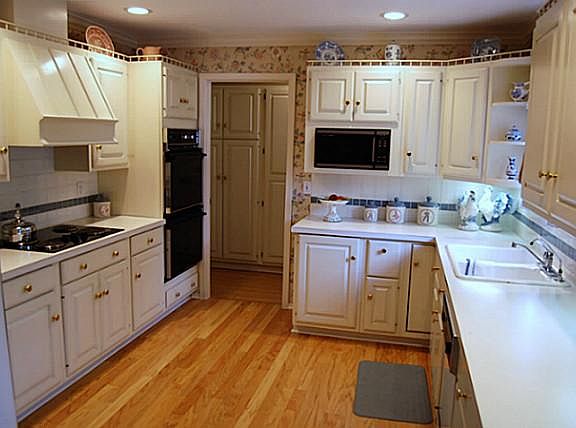 3rd image of 3414 Chaparral Dr
