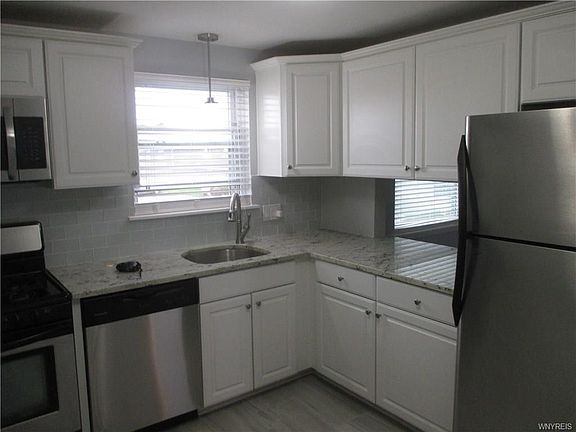 3rd image of 72B Old Lyme Dr APT 4