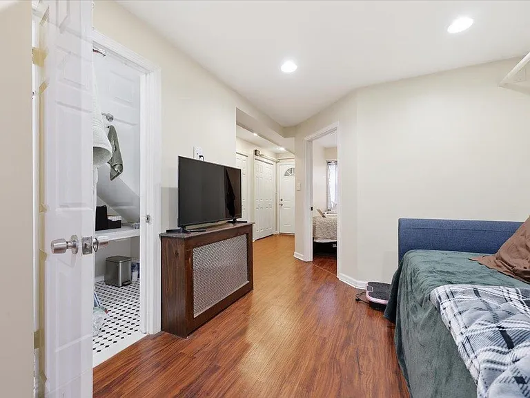 39 Waverly St #1 — Photo 7