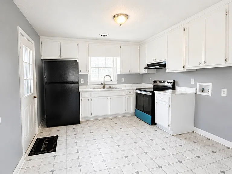 210 Hurley Ave — Photo 3