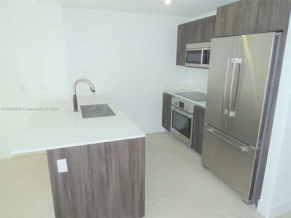 3rd image of 488 NE 18th St #3104