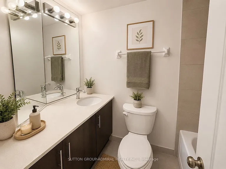 736 Bay St #403 — Photo 6