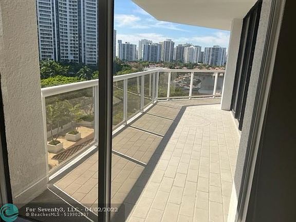 4th image of 3640 Yacht Club Dr APT 806