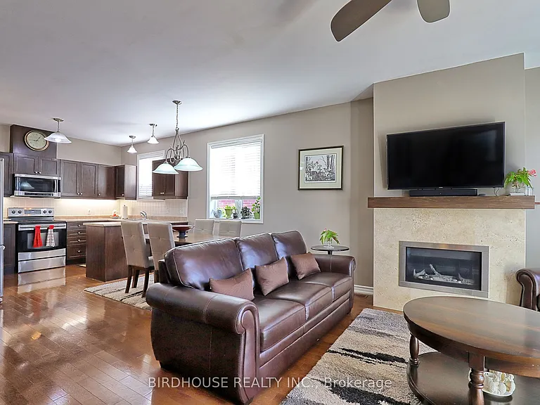 21 Ellis Cres — Photo 10