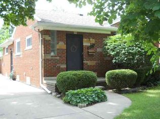 21176 Kenmore Ave, Harper Woods, MI 48225