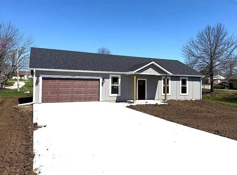 1st image of 705 Roe Ln