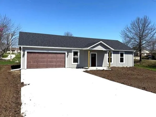 705 Roe Ln, Macon, MO 63552