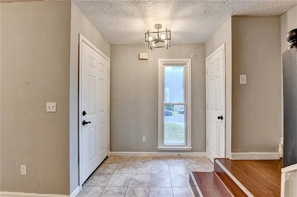 3 bed, 3.0 bath, 1766 sqft, $2,200 — Photo 4