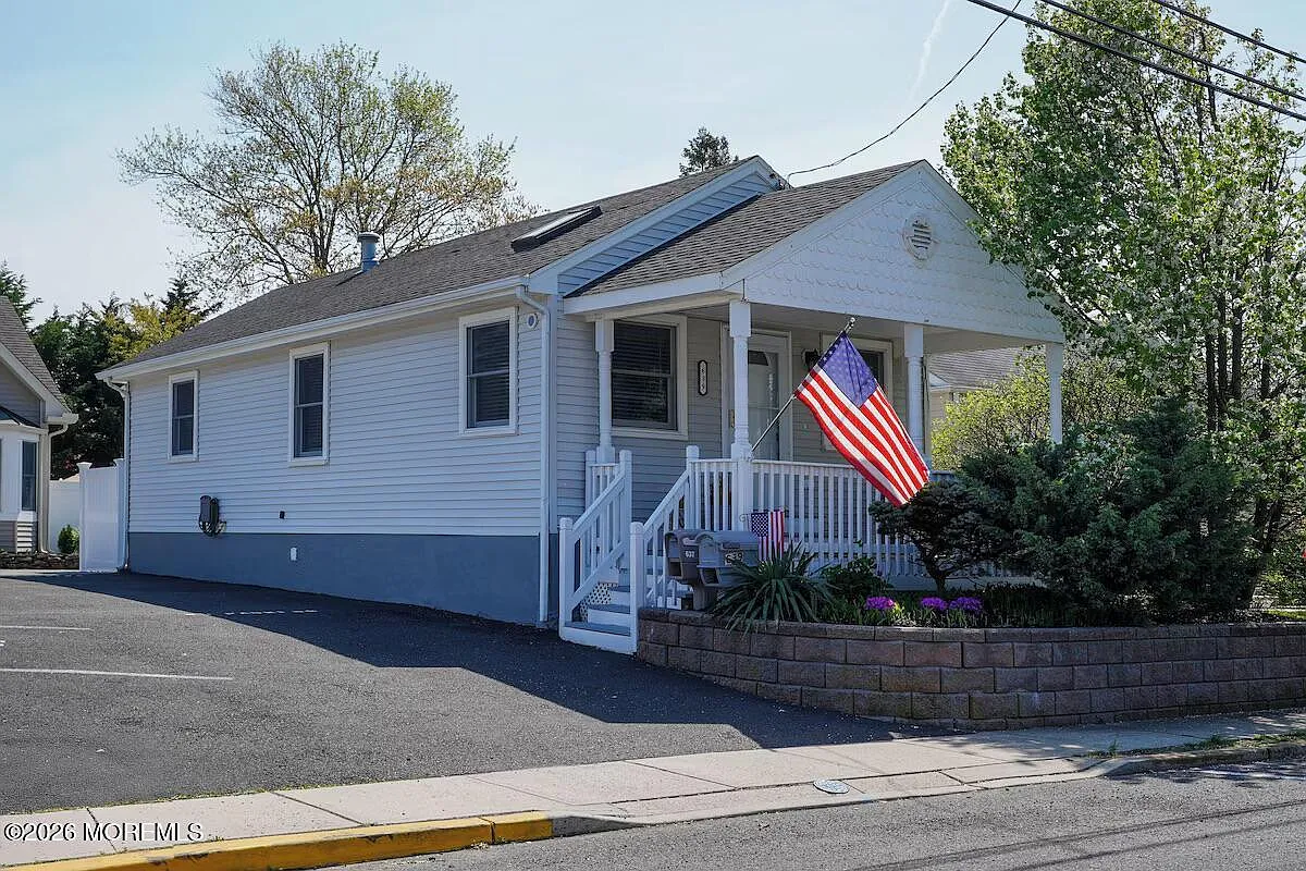 2 bed, $2,300 — Photo 1