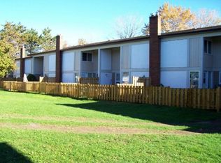 5 Weeping Willow Lane, Ottawa, ON K2K 1E3