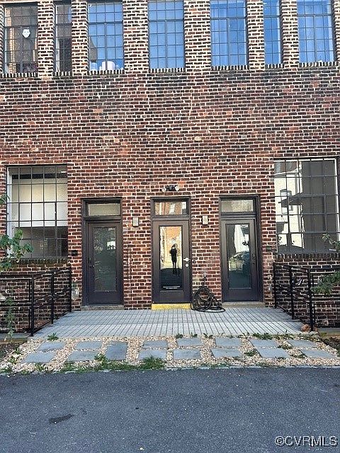 1st image of 210 E Grace St #101