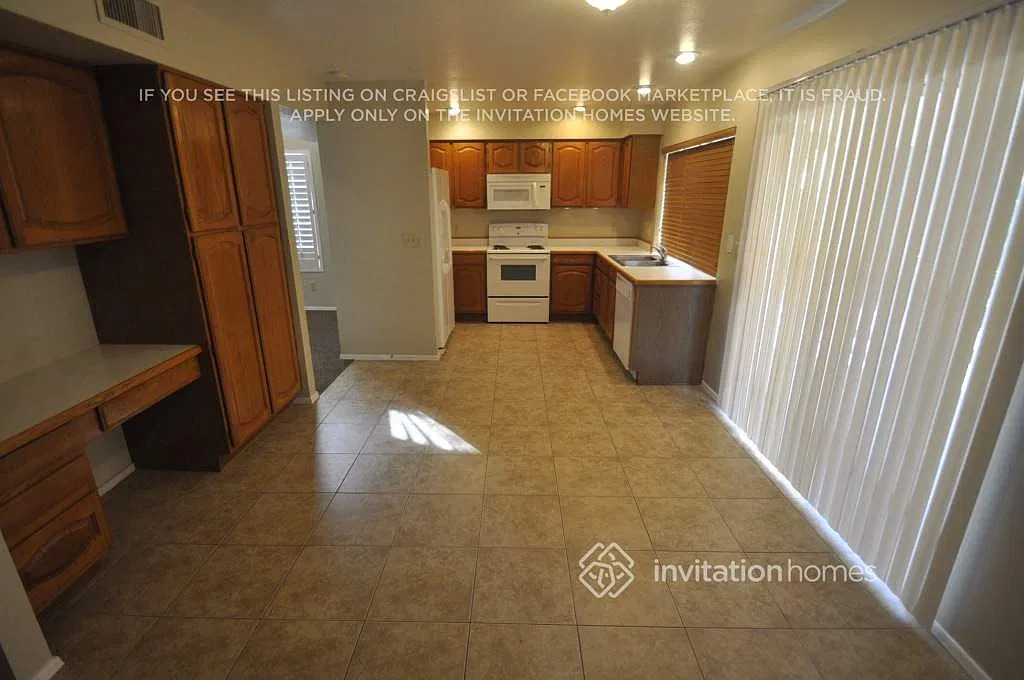 7014 N 28th Dr Phoenix, AZ 85051 — Photo 4
