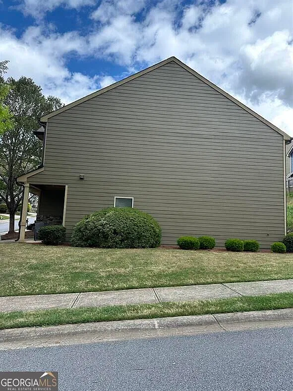 3 bed, 2.5 bath, 1696 sqft, $1,800 — Photo 3