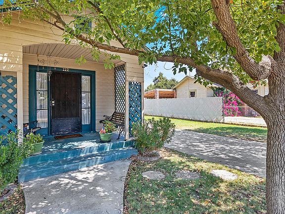 3rd image of 222 E Sweet Avenue