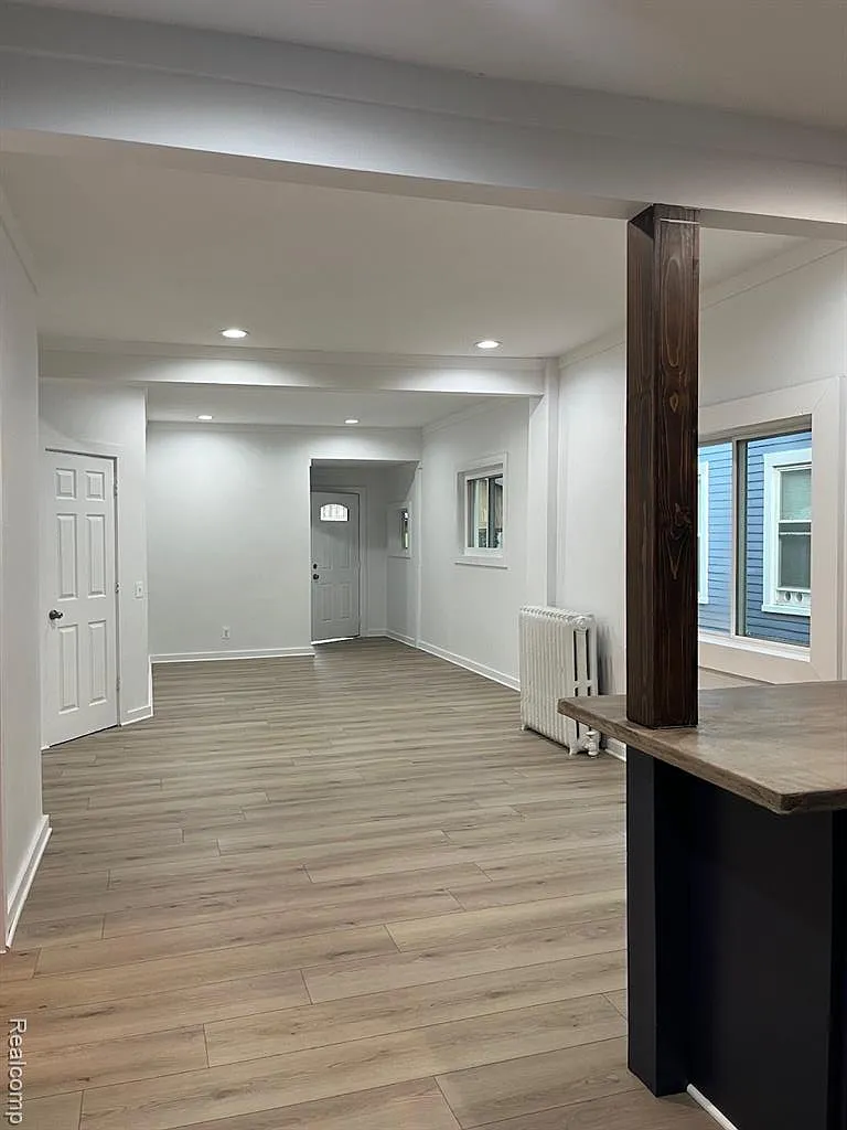 1 bed, 1.0 bath, 1600 sqft, $900 — Photo 4