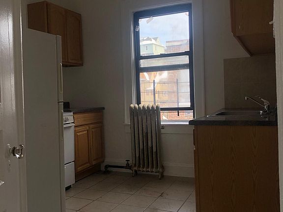3rd image of 97 Caryl Ave